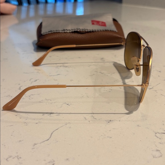 LIMITED EDITION Ray-Ban Aviator Sunglasses- Full Inclusion! main image 6